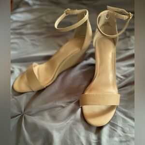 Kelly & Katie Nude Wedge Size 9.5 LIKE NEW